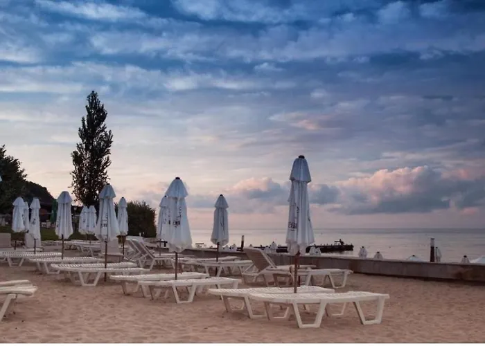 Paradise Place In The Garden Of Eden By The Apartmán