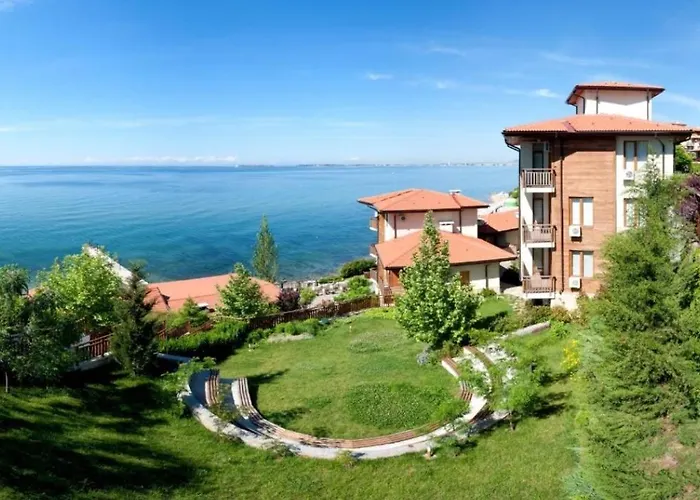 Paradise Place In The Garden Of Eden By The Apartmán